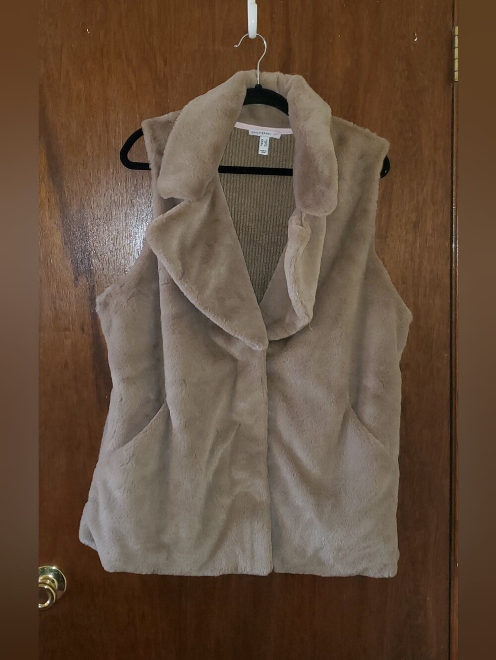 Isaac Mizrahi Live Plush Faux Fur Vest Tan Sz 1x